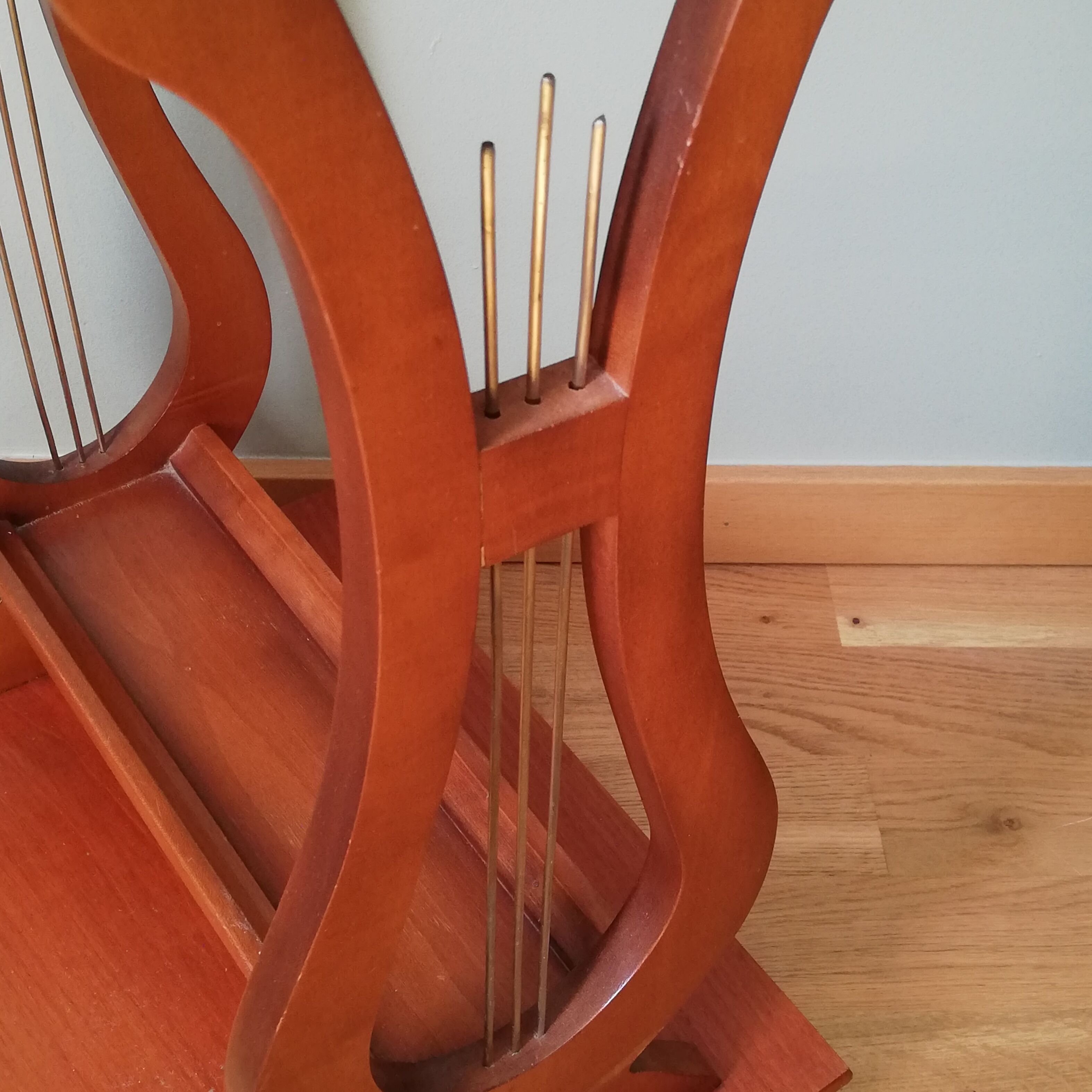 Pedestal table or English cherry saddle with lyre feet