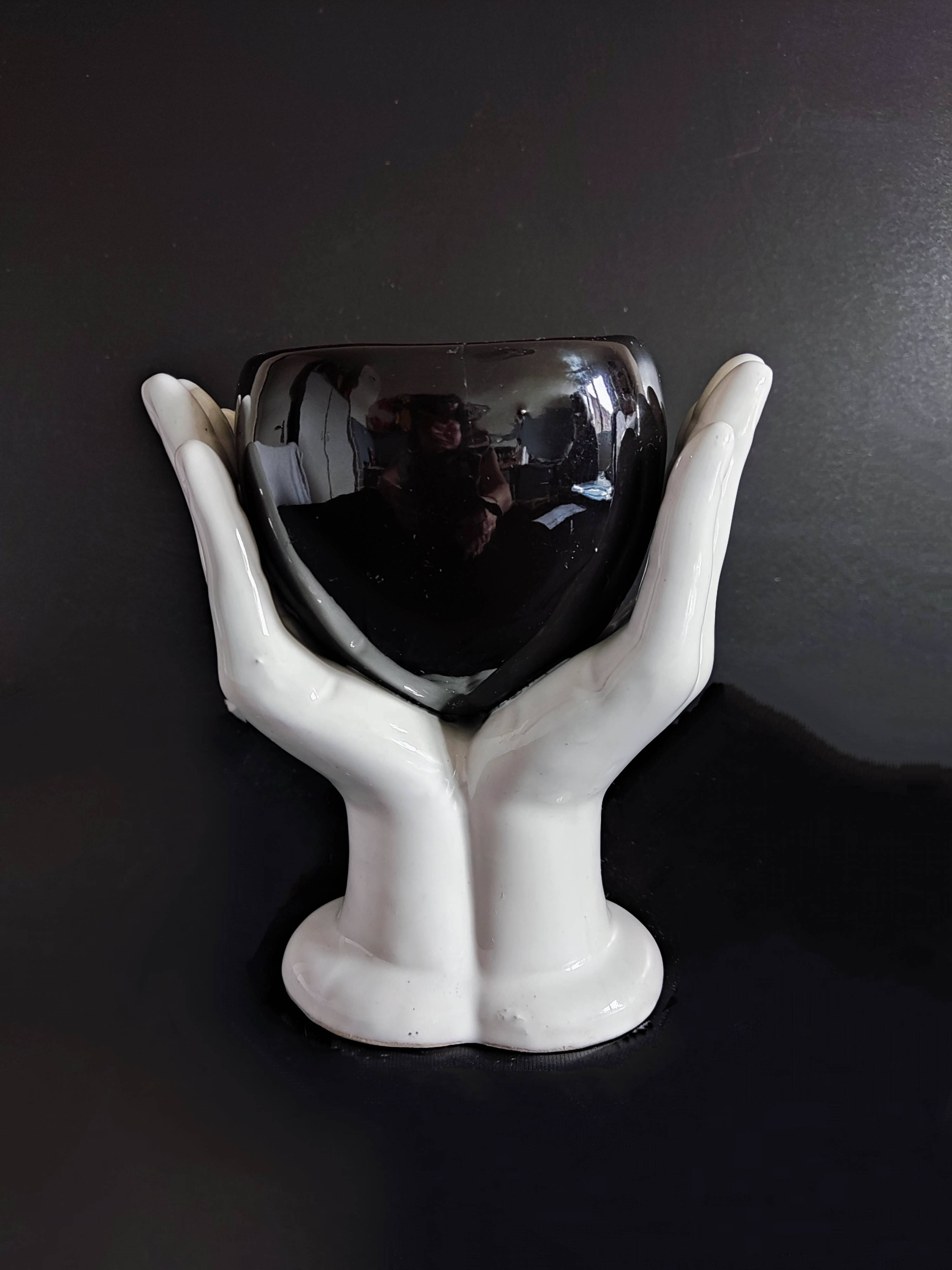 Hand pocket tray