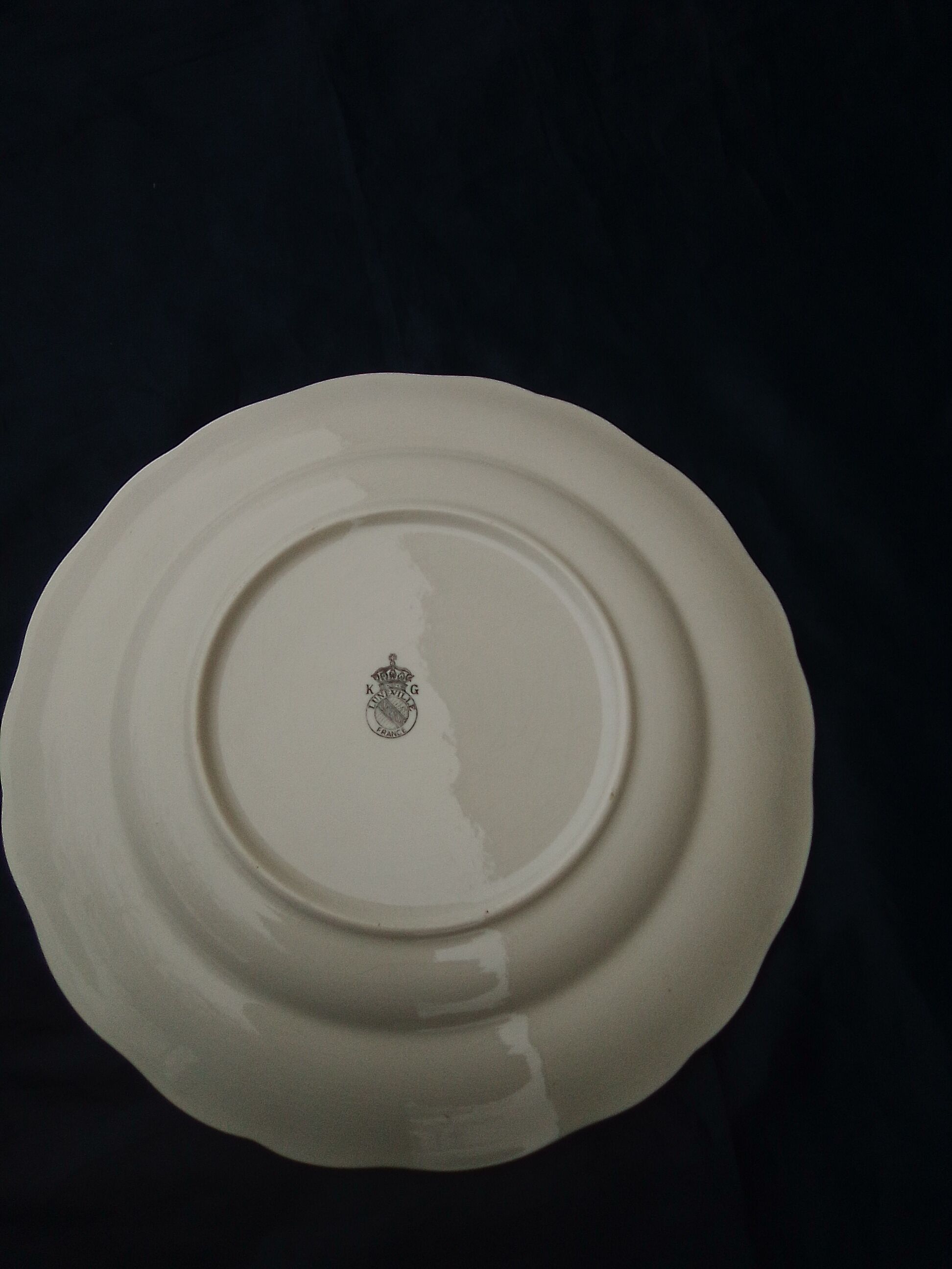 Earthenware plate Keller Guerin Lunéville (KG) tulip pattern diam 24,5 cm