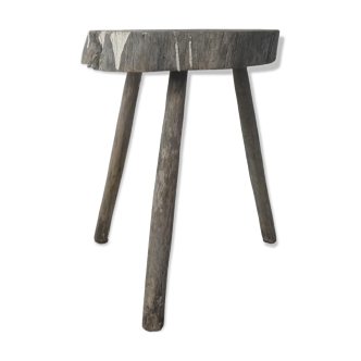 Ancien tabouret en bois massif brutaliste