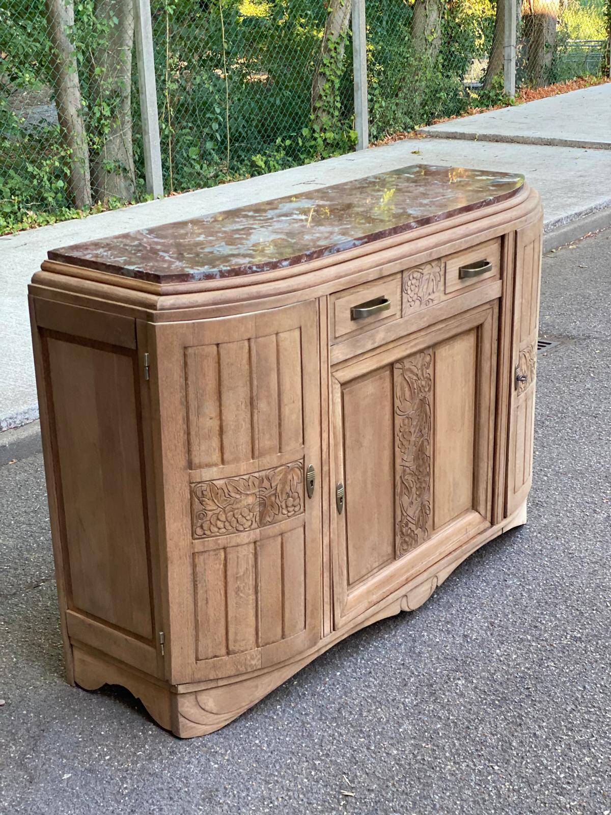 Art Deco vintage Parisian buffet renovated in solid oak and pink marble from the 1930s.