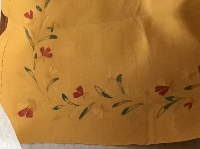 Yellow linen table centre