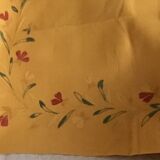 Yellow linen table centre