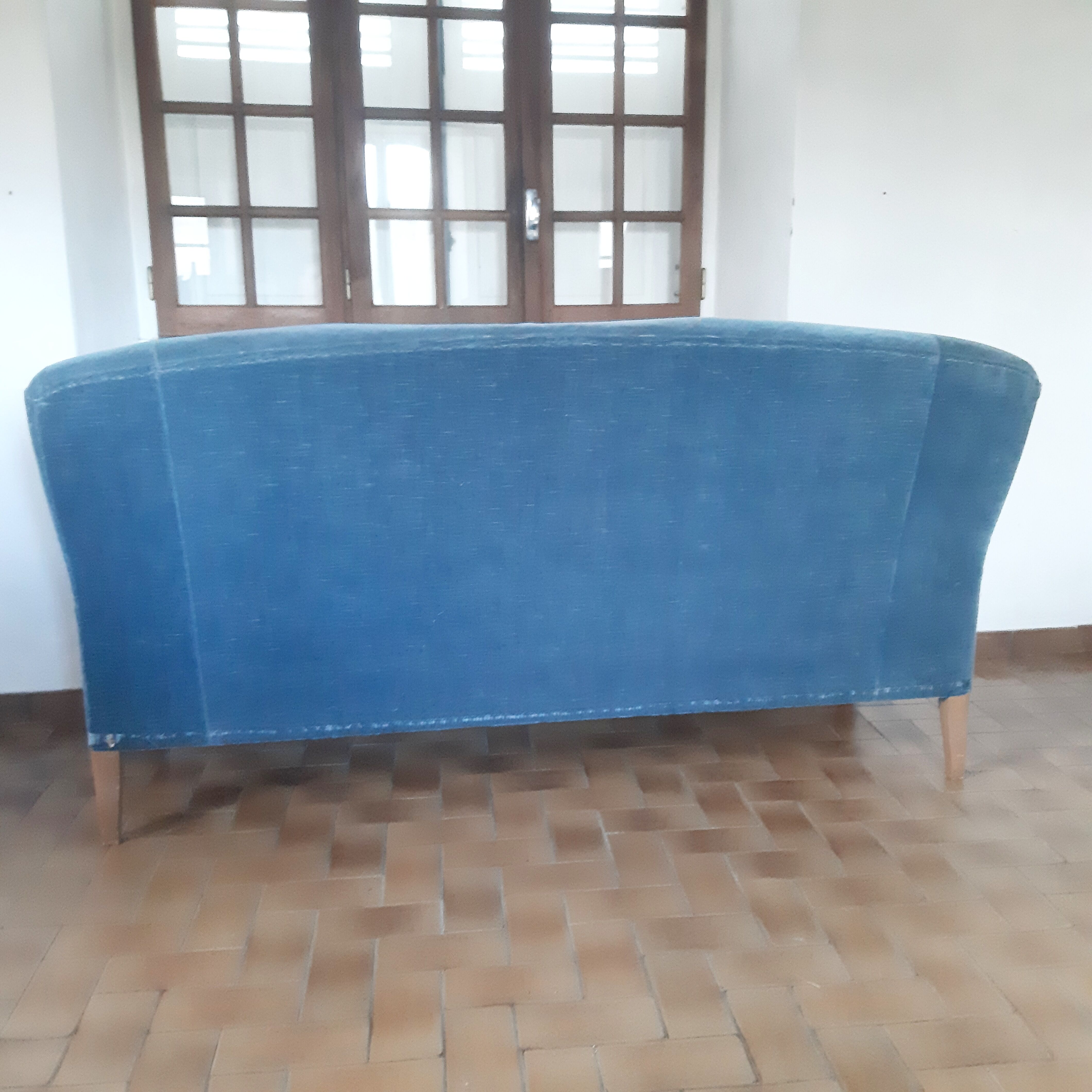 Sofa and its two vintage armchairs in blue velvet