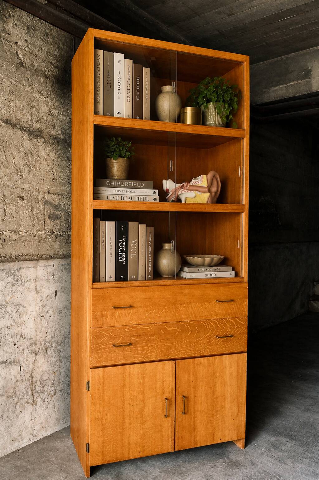 Display cabinet in Modernist style / mid-20th century