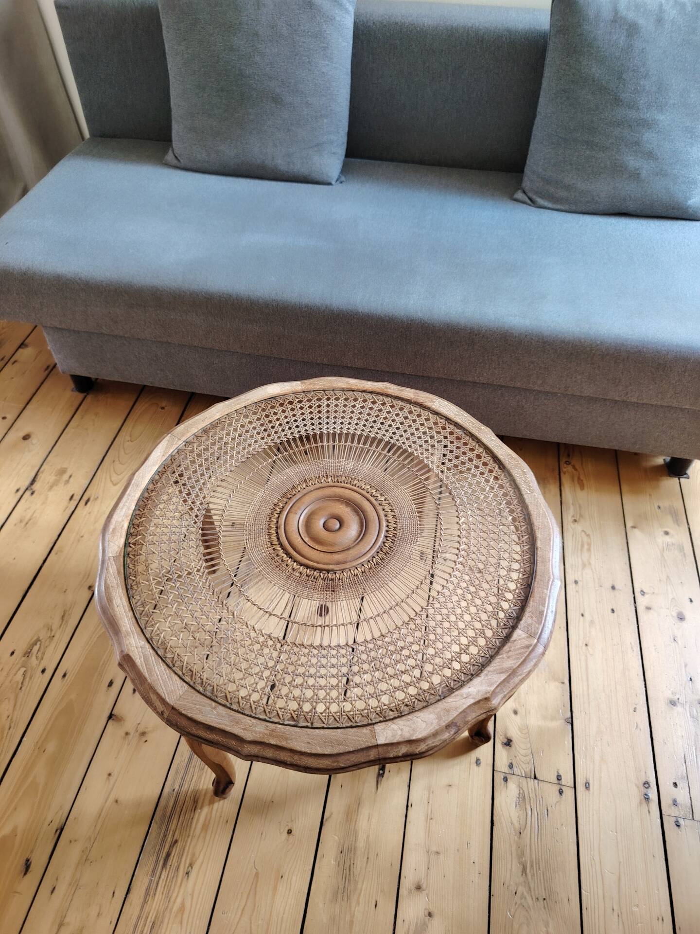 Vintage coffee table from the 60s – Rattan top with a sunburst pattern