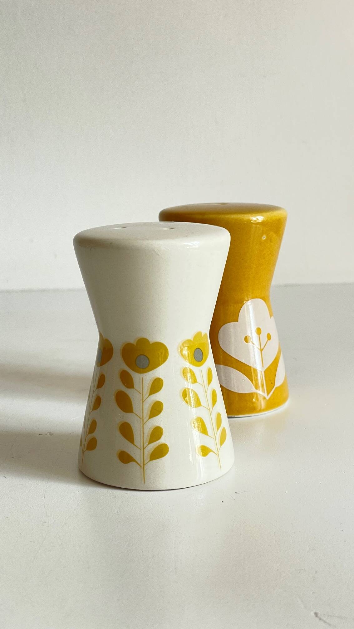 Salière et poivrière céramique esprit scandinave vintage