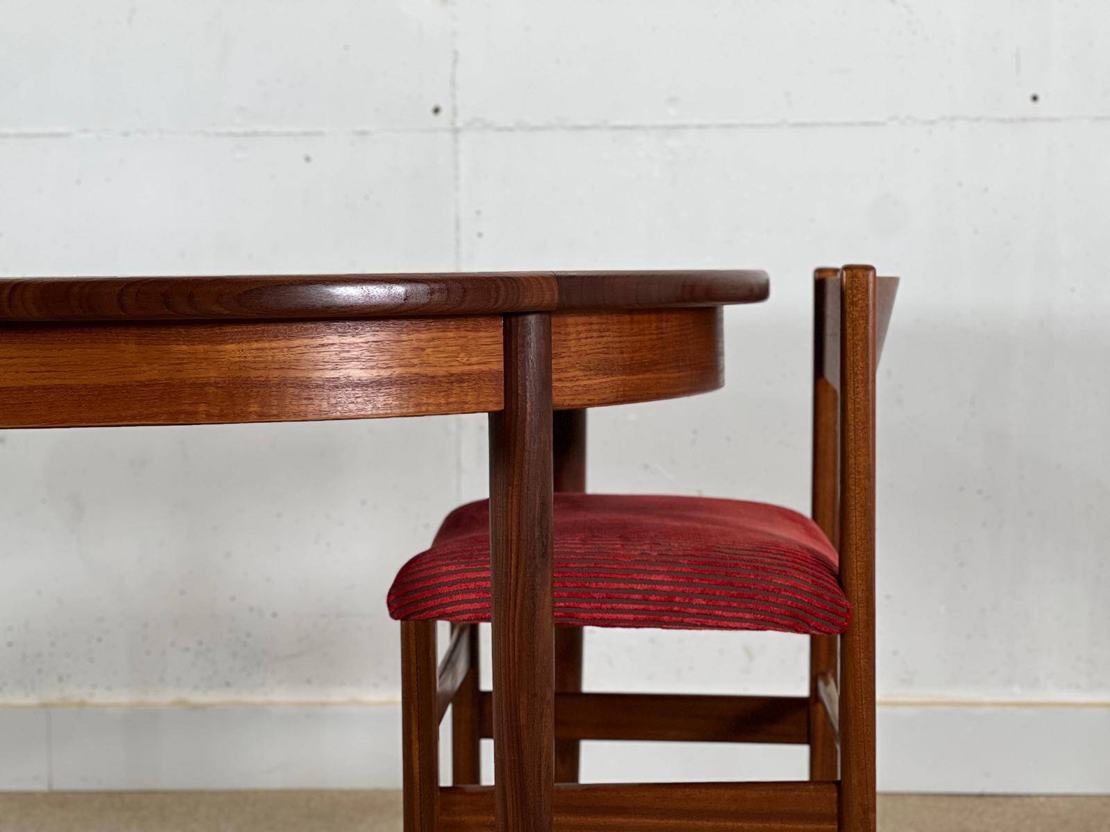 Round extending dining table by GPlan Fresco Collection 1960.