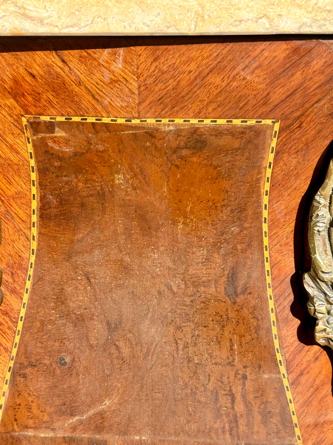 Pair of sleeves or columns in marquetry in the Louis XV style.