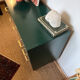 Commode vintage verte poignées dorées et pieds fuseaux
