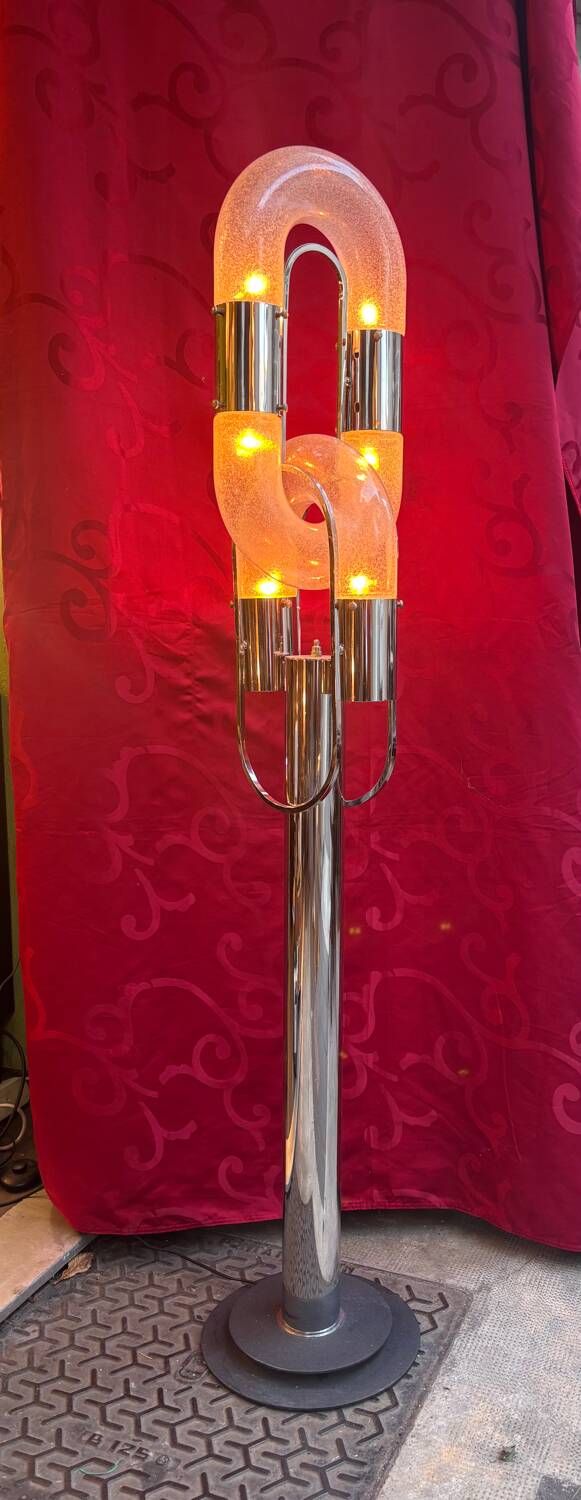 Vintage sculptural floor lamp in chrome metal and glass from the 1970s.