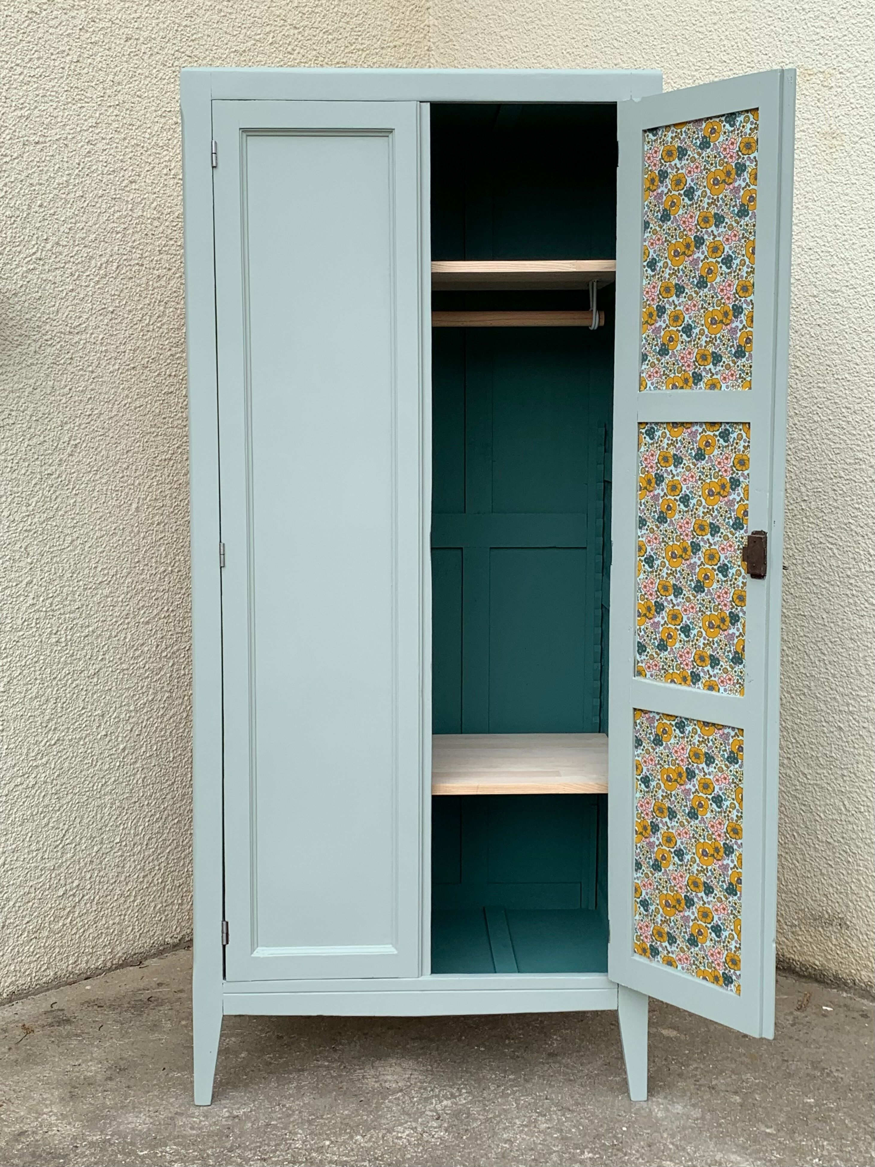 Parisian wardrobe gray green 1940