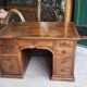 Ancien bureau 9 tiroirs en noyer de style gothique ref je
