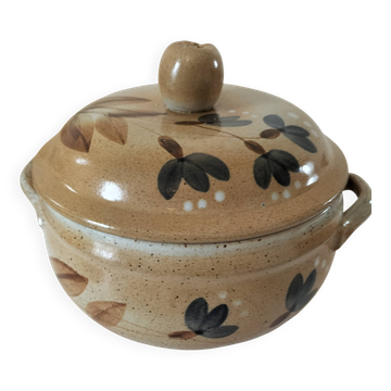 Vintage stoneware soup tureen from the Marais – rustic charm, cottagecore spirit.