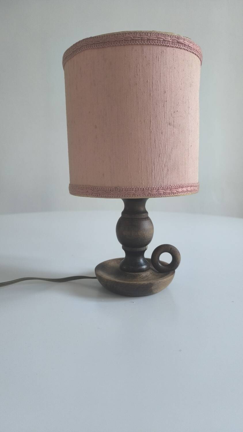 Table lamp in turned wood
