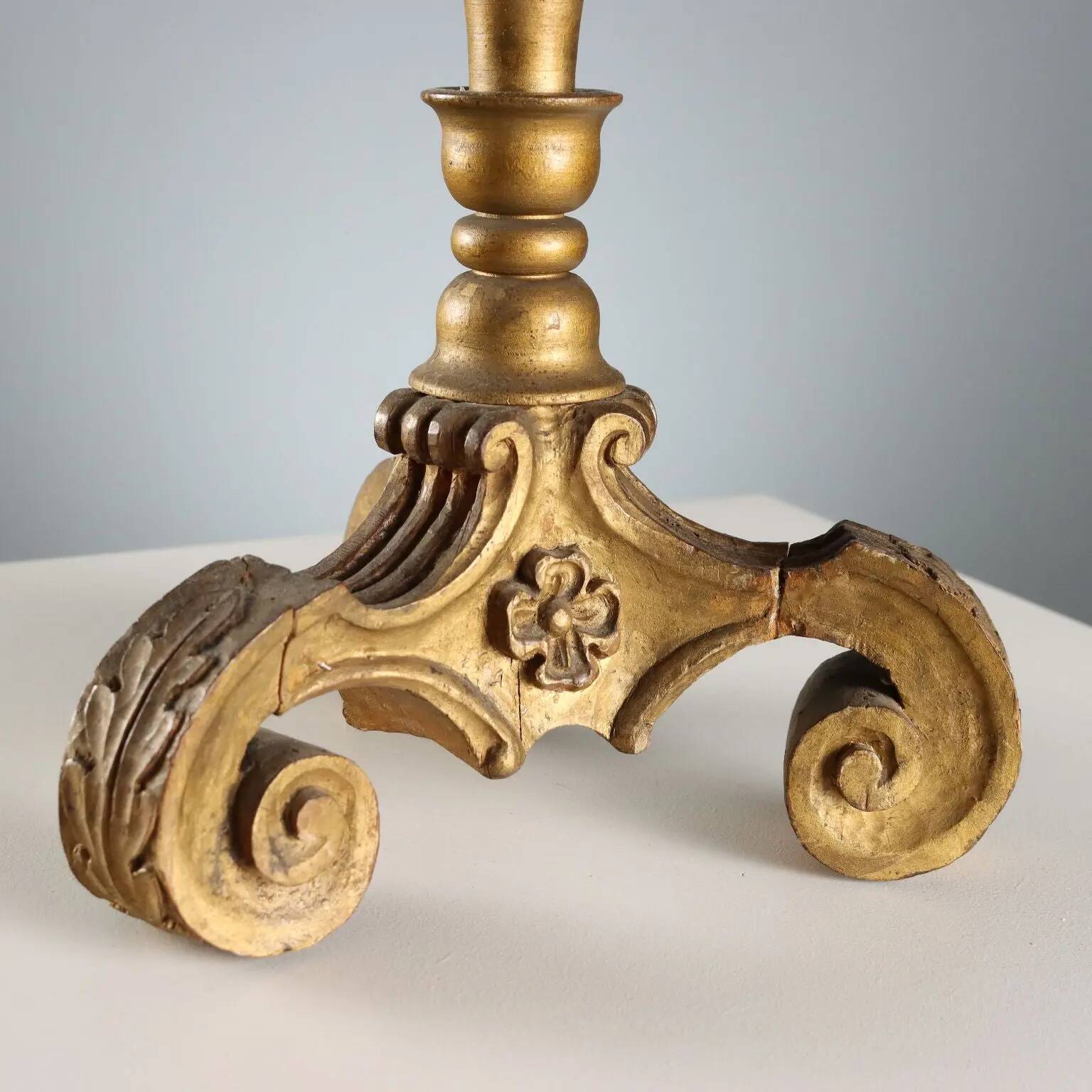 Antique gilded wooden candelabrum with 7 arms, 19th-20th century.