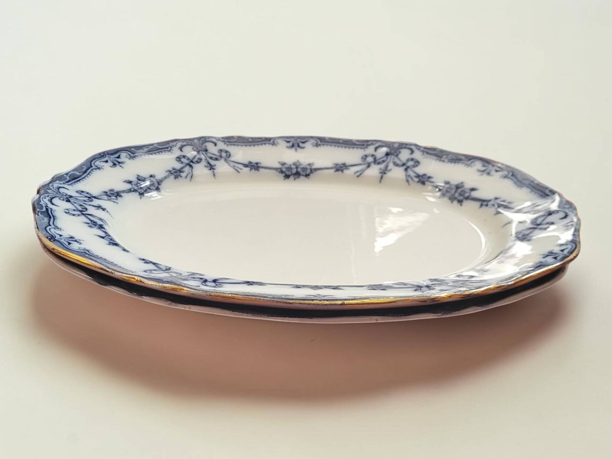 2 plats "Alexis" en porcelaine Adderleys
