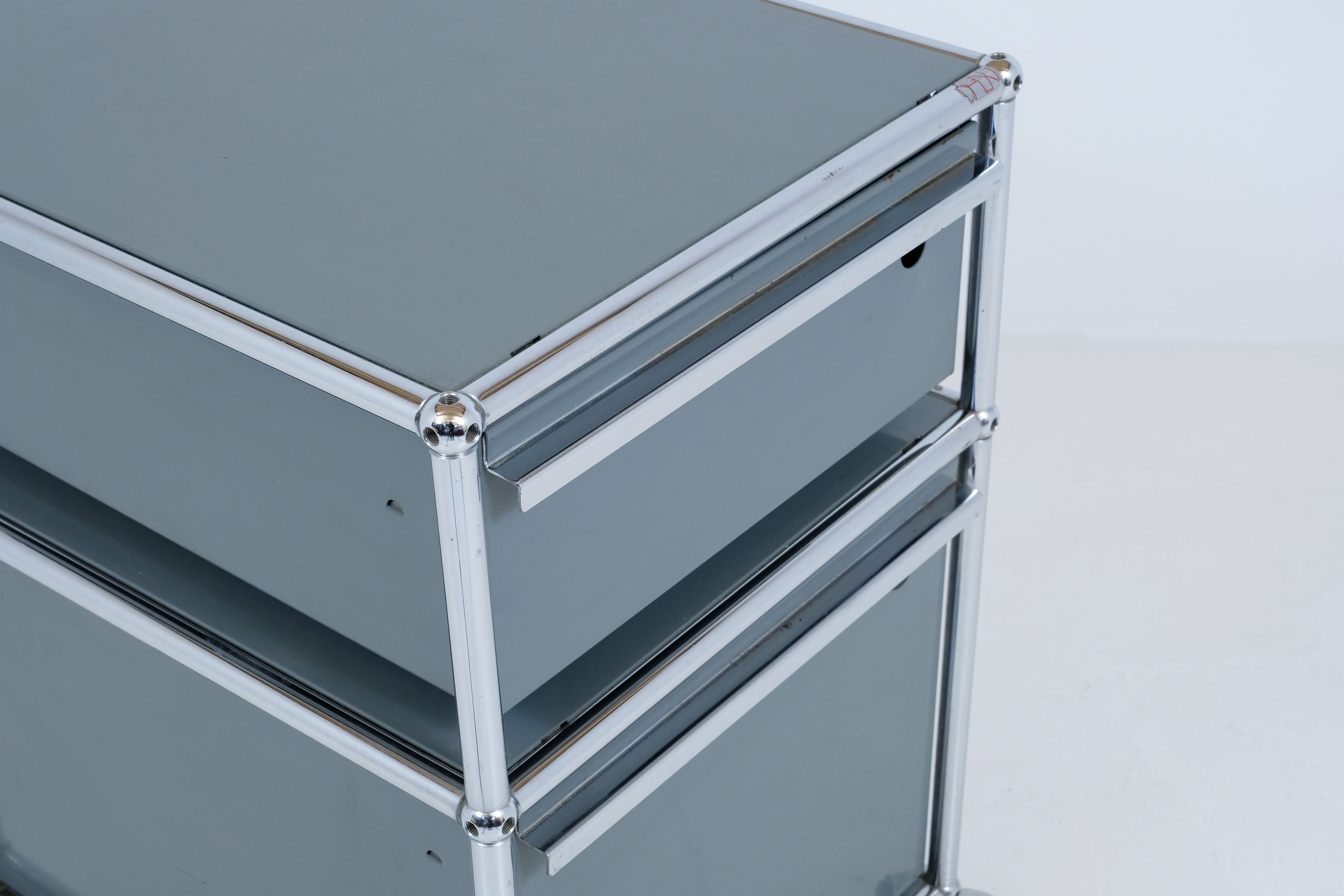 USM drawer box on wheels 1980