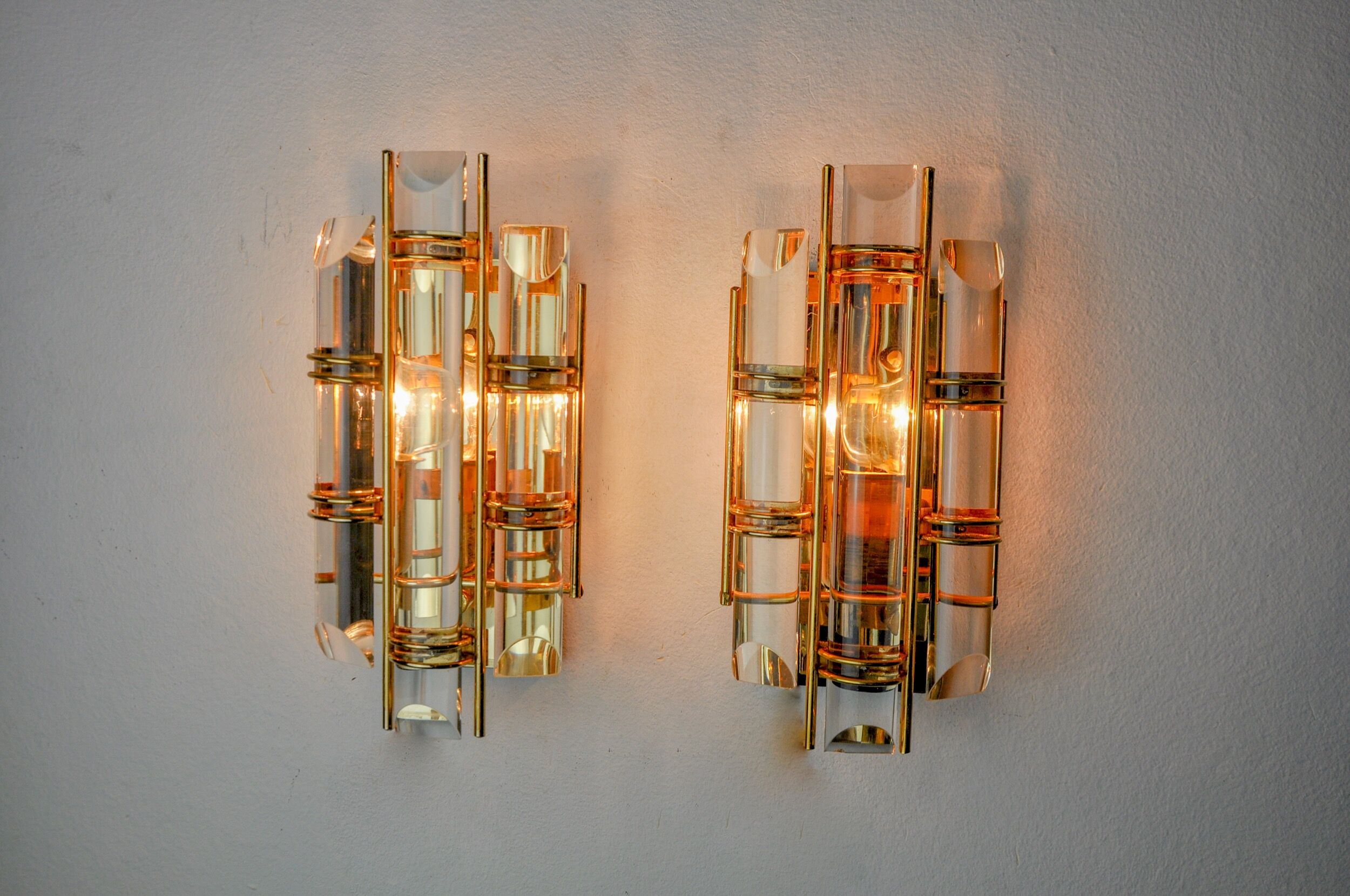 Pair of Venini wall lamps, half-moon glass, murano, Italy 1970