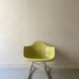 Rocking chair design Eames Plastic Armchair RE RAR, edition Vitra
