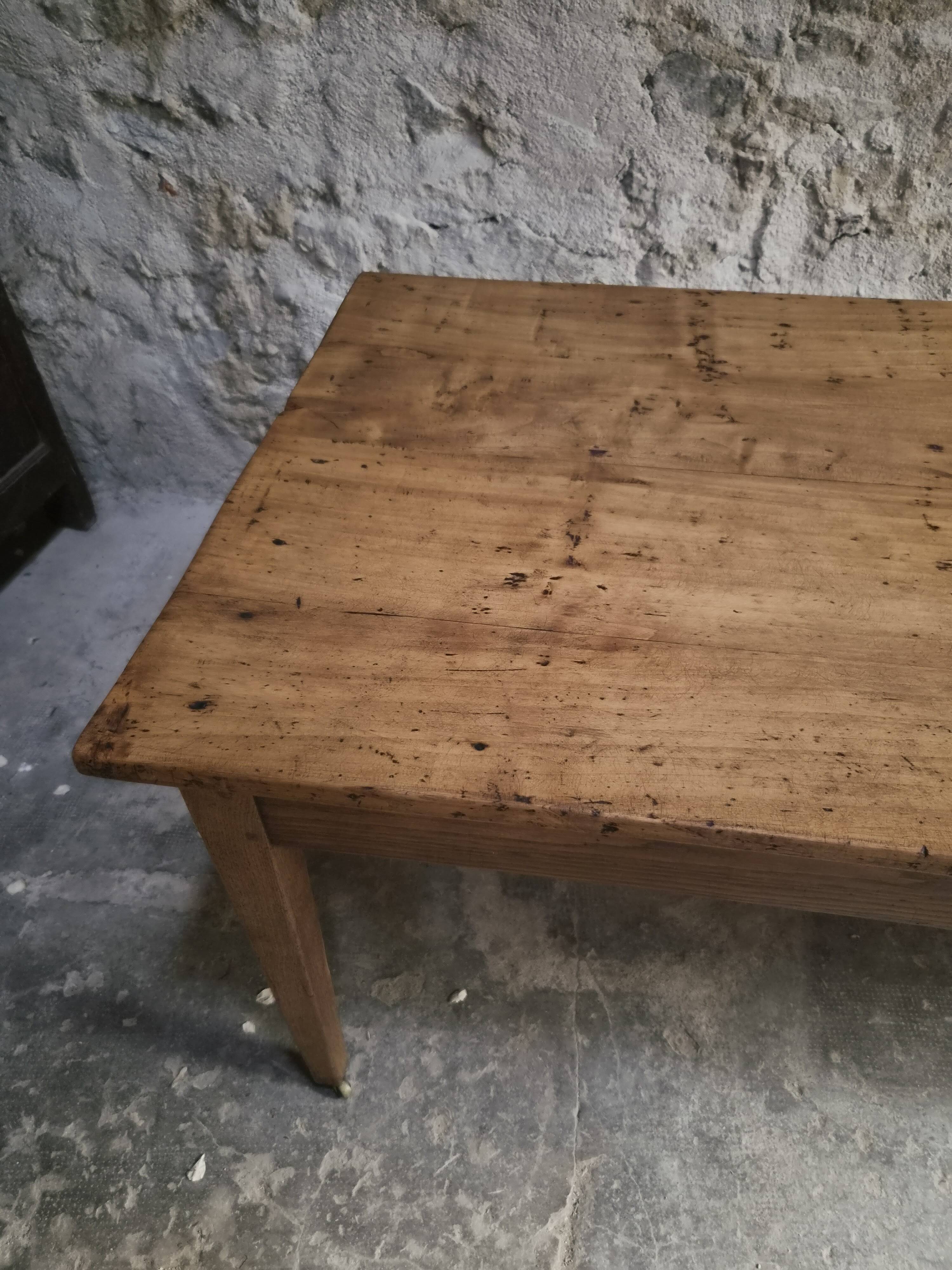 Antique French farmhouse dining table in oak and poplar, 1850–1900
