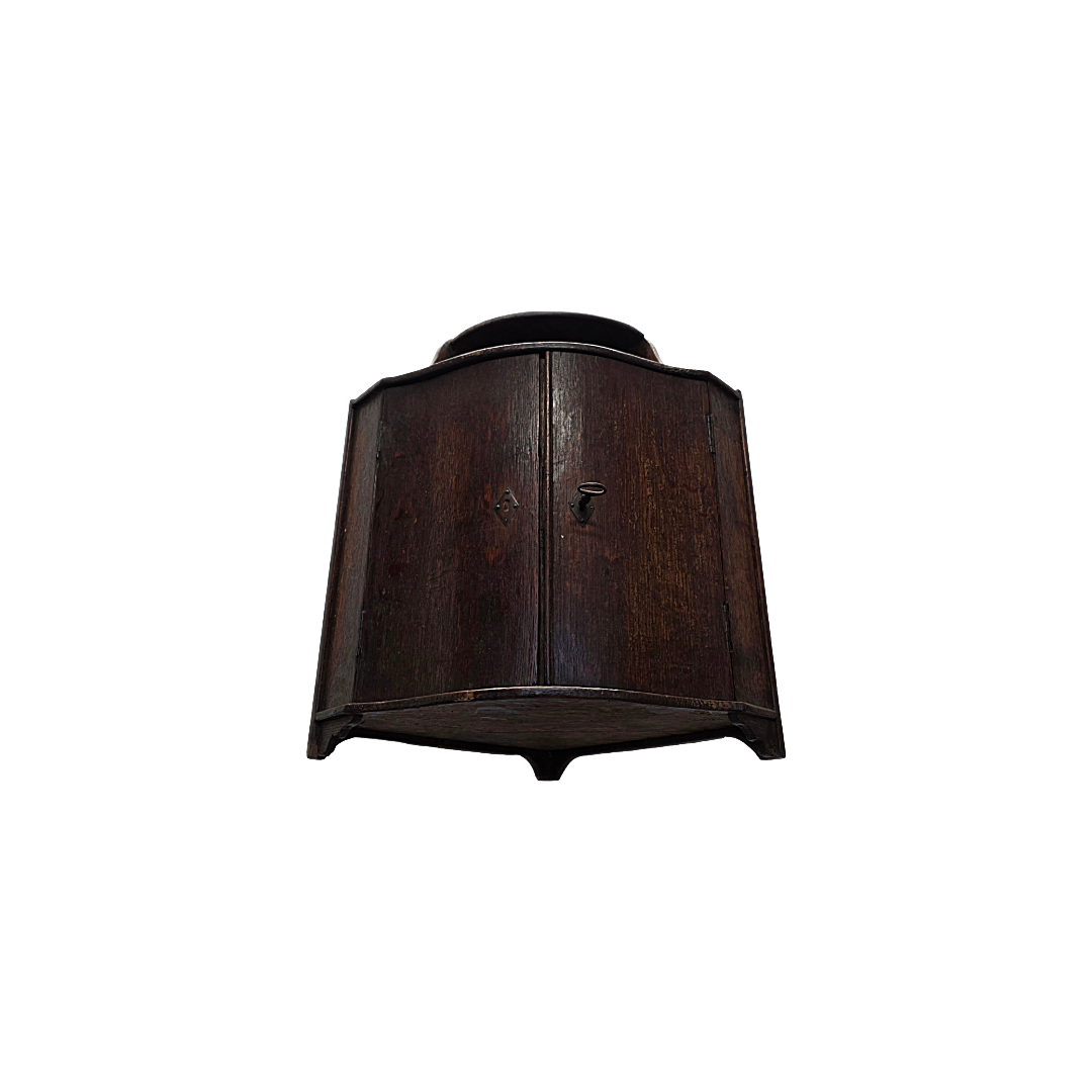 Cabinet d'angle en chêne français ancien