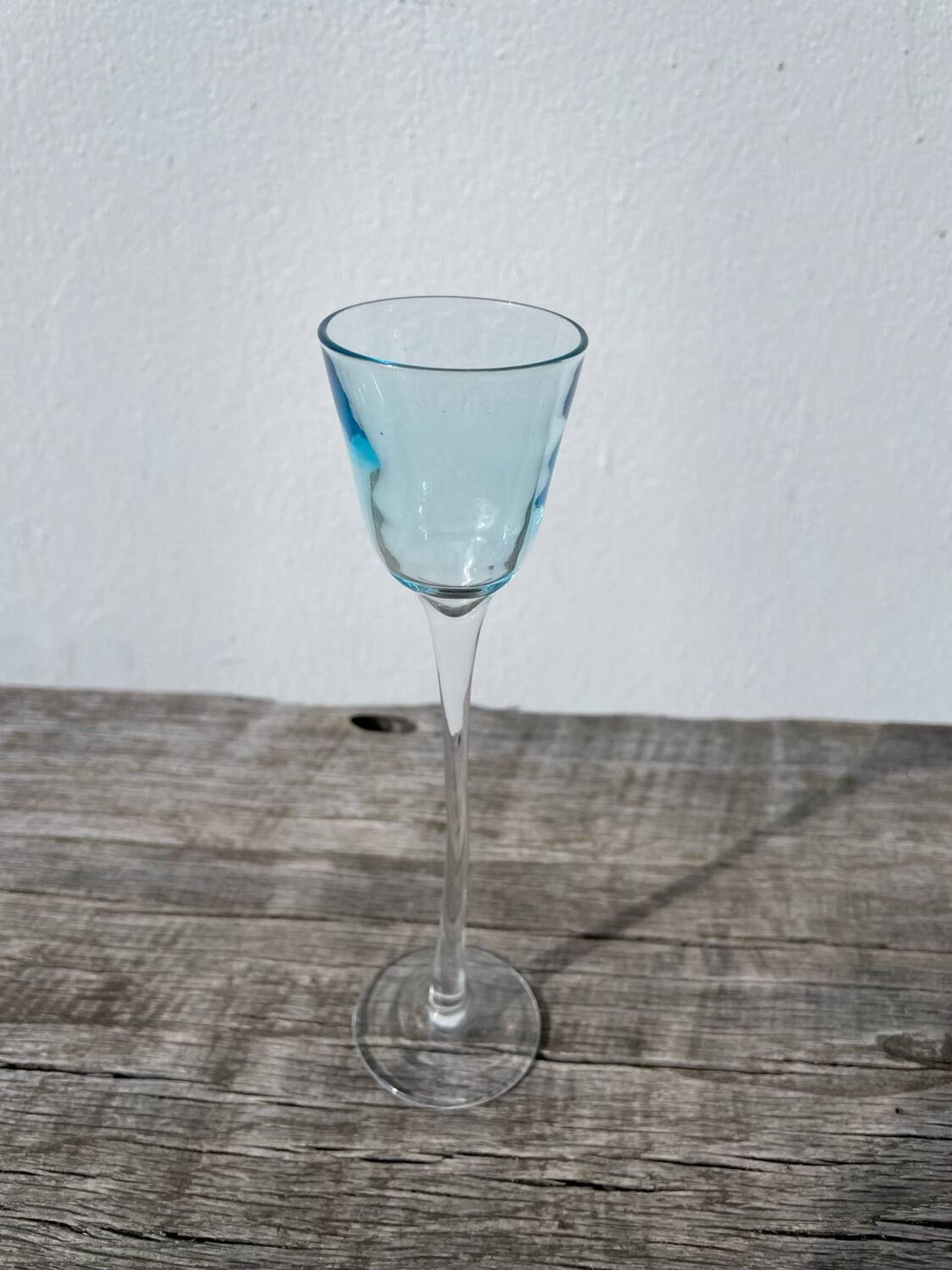 Verre à pied soufflé irrégulier de collection