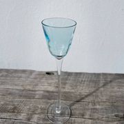 Verre à pied soufflé irrégulier de collection
