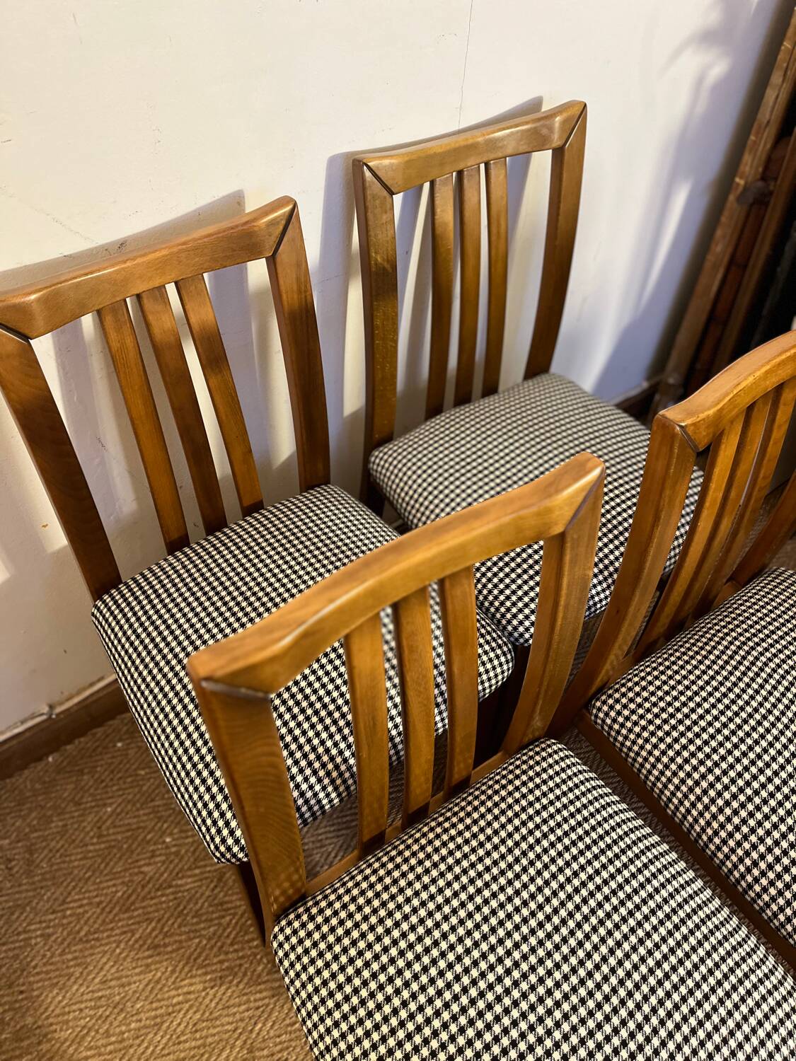 Set of 4 vintage wooden chairs