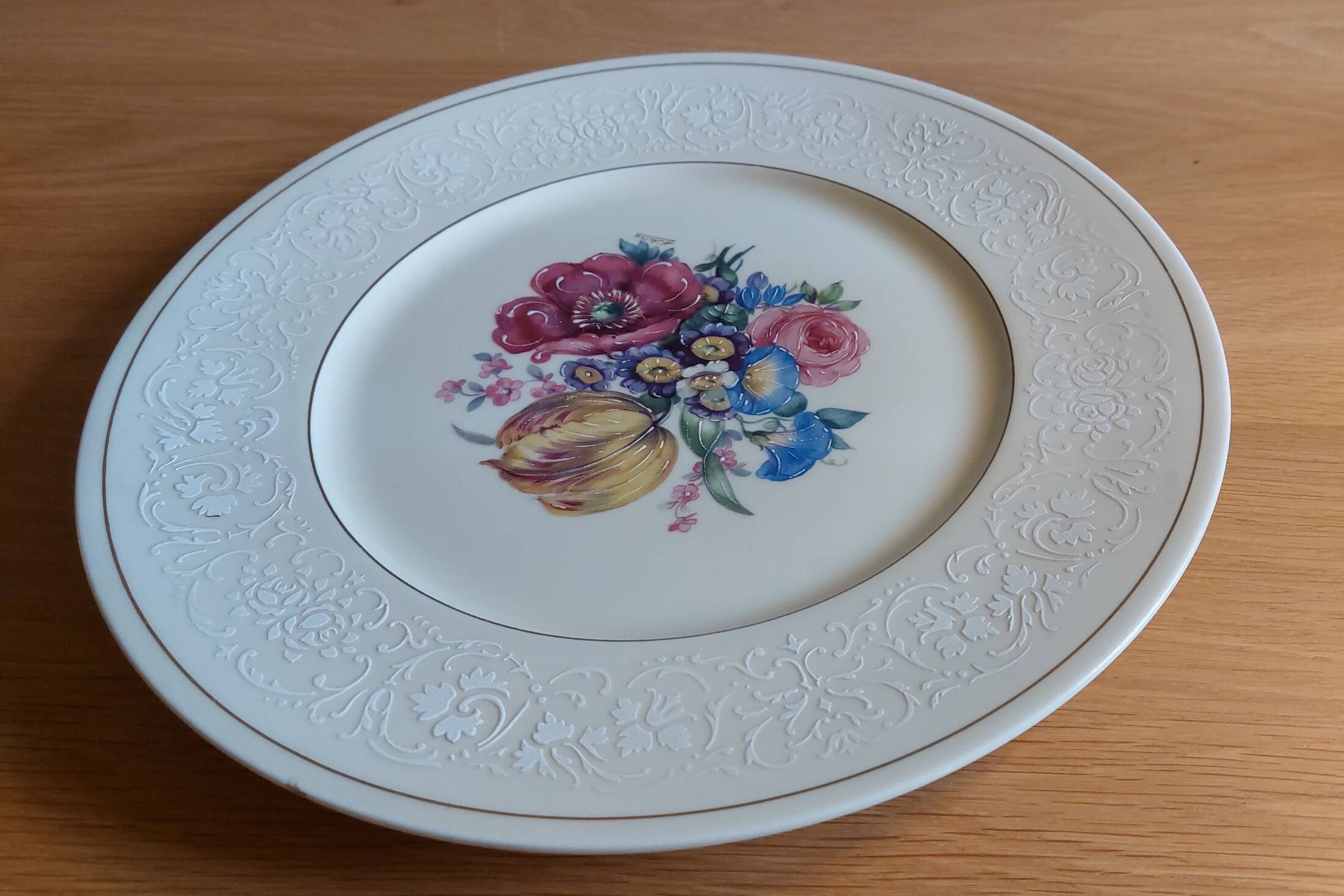 Decorative plate in Limoges porcelain - Floral design