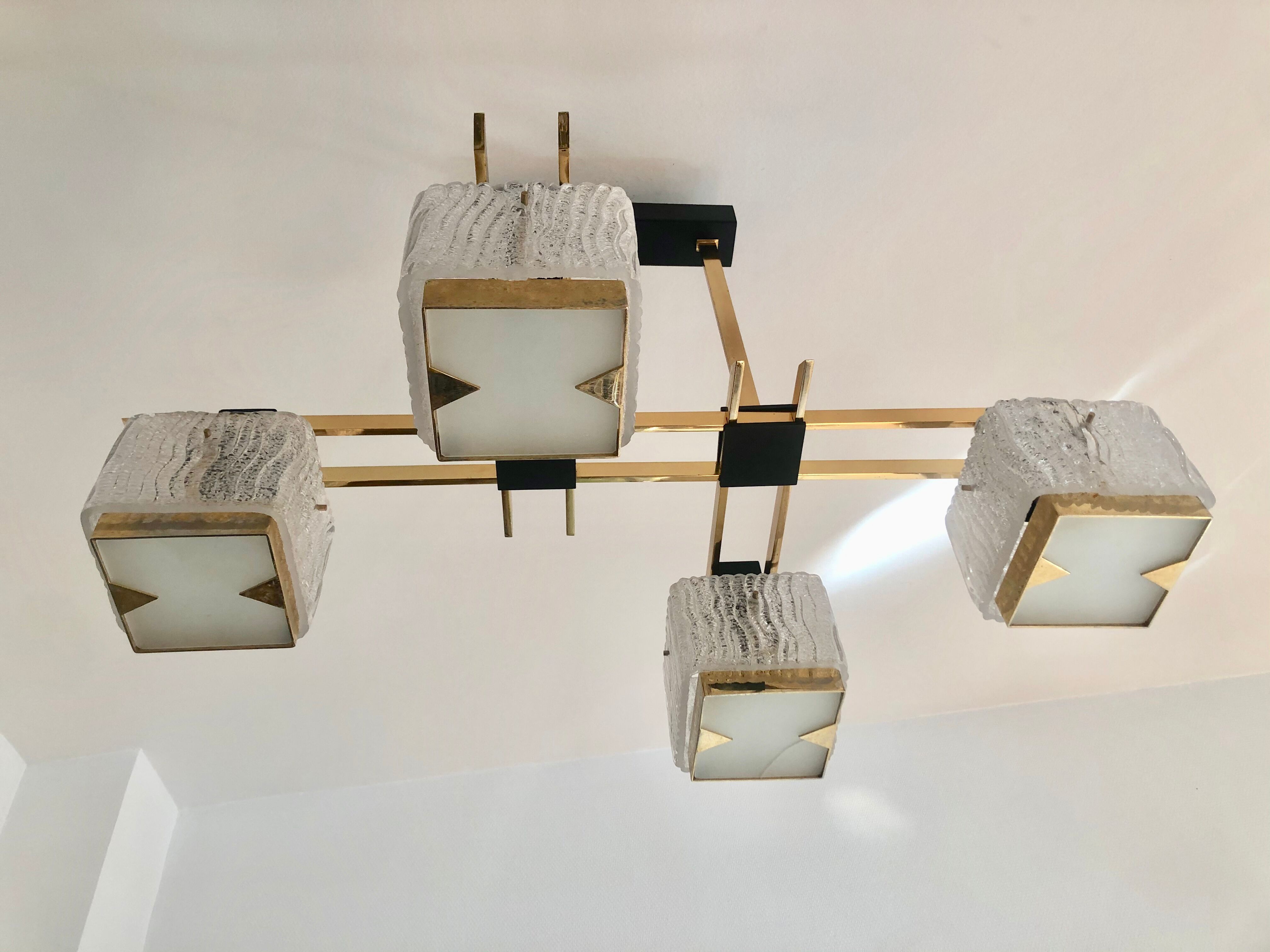 Lustre 4 fires House Arlus