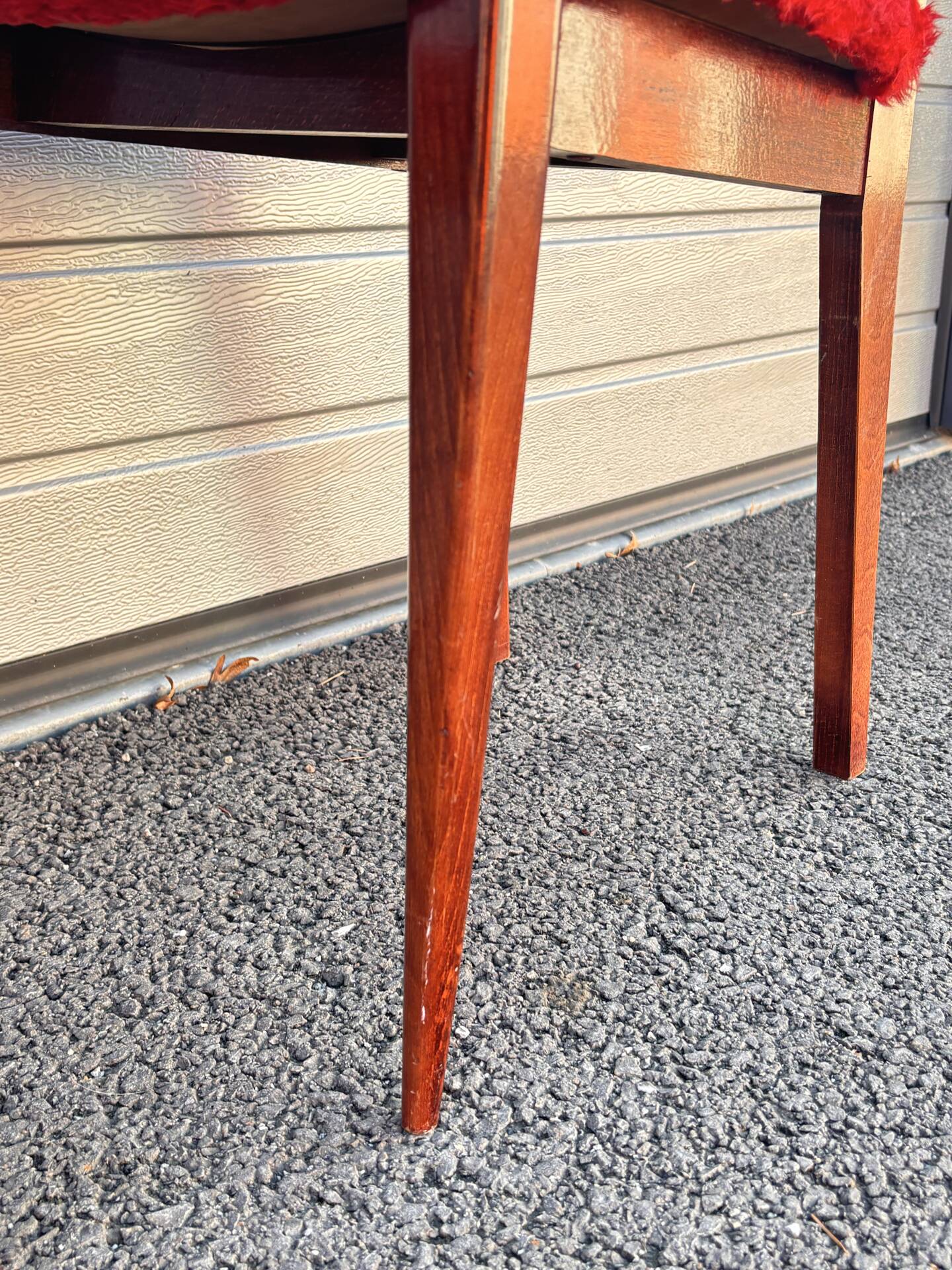 Pair of vintage wooden chairs with red fabric – 1960s/70s