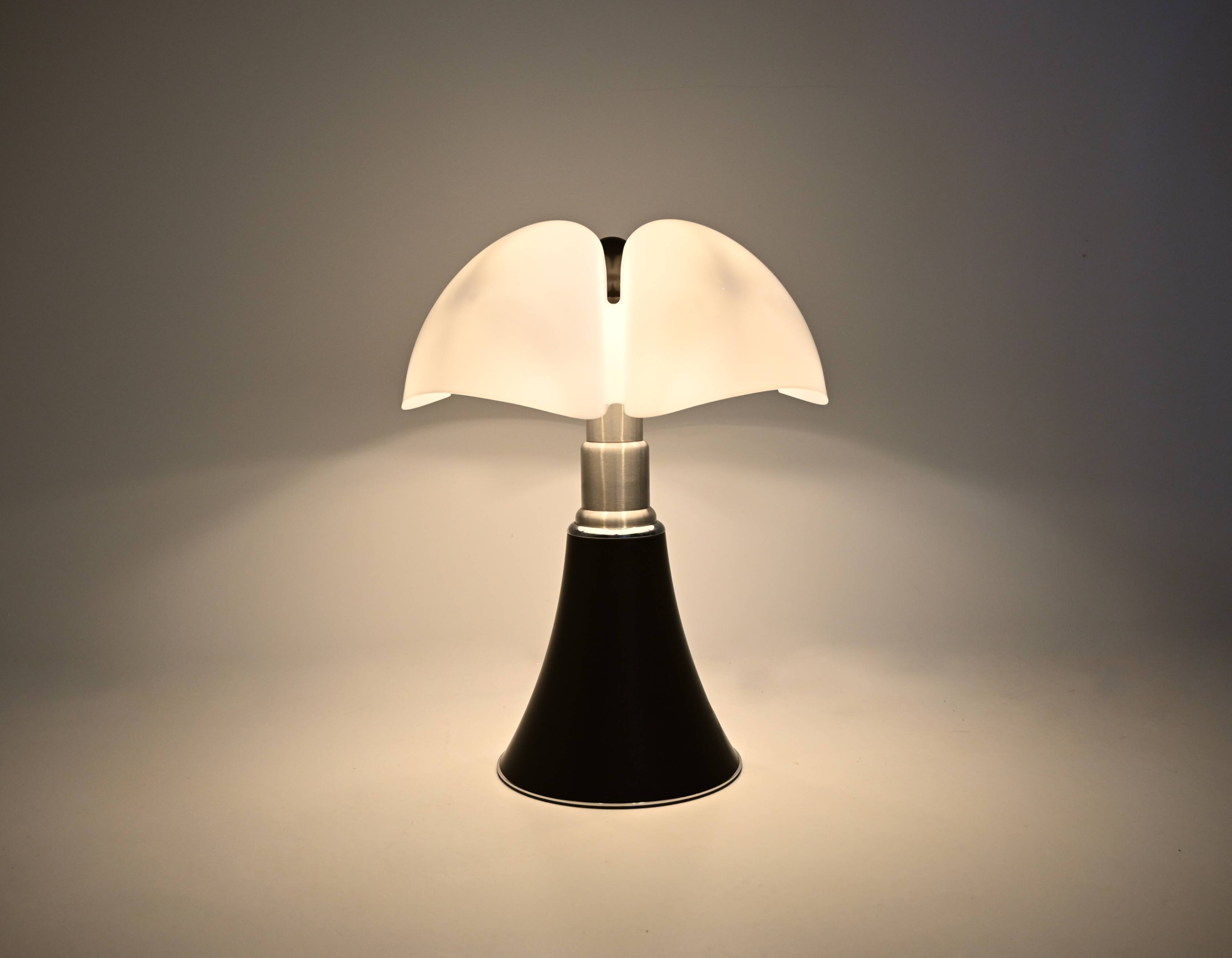 Black "Pipistrello" table lamp by Gae Aulenti for Martinelli.