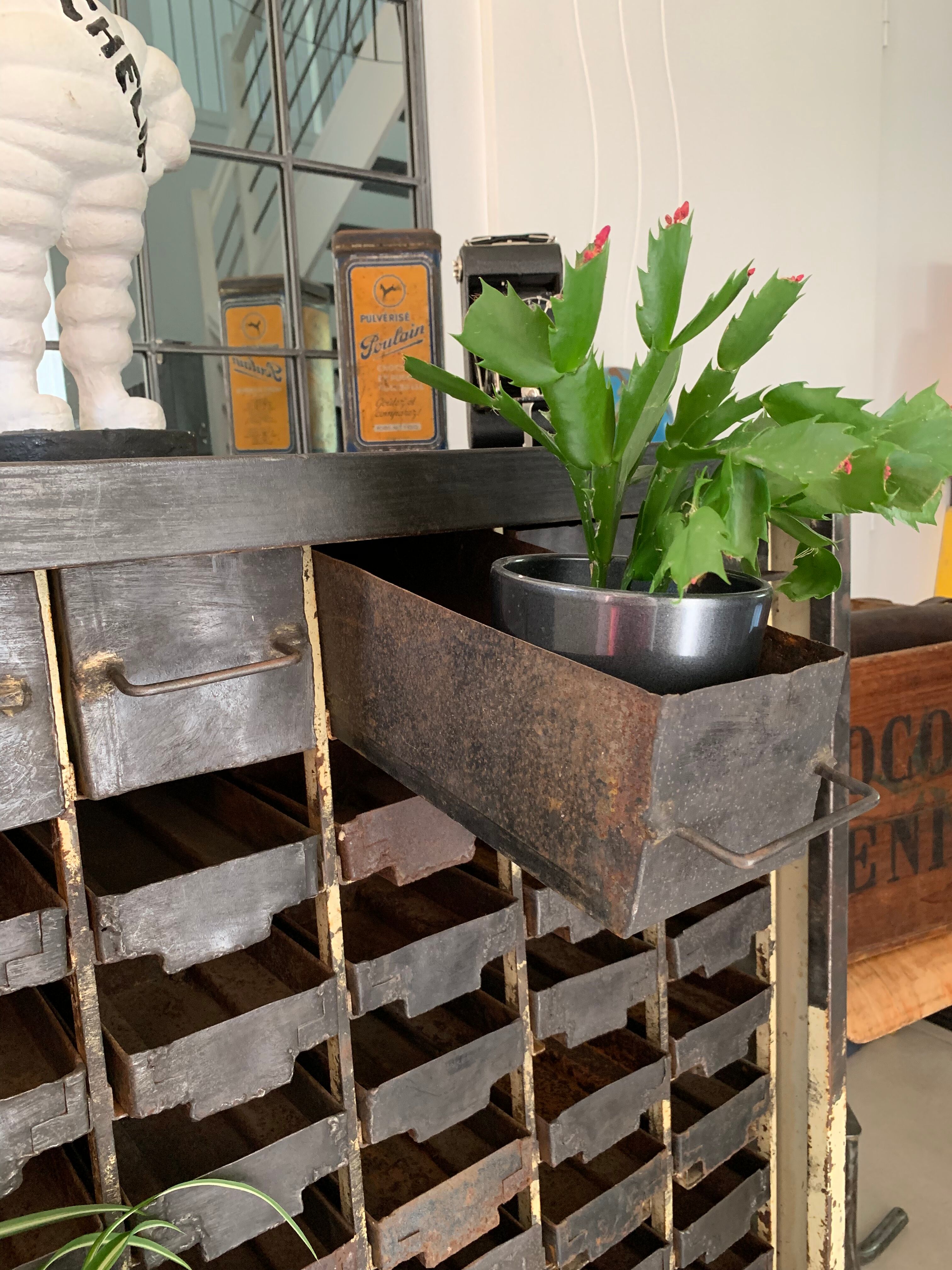 Industrial workshop furniture with metal drawers