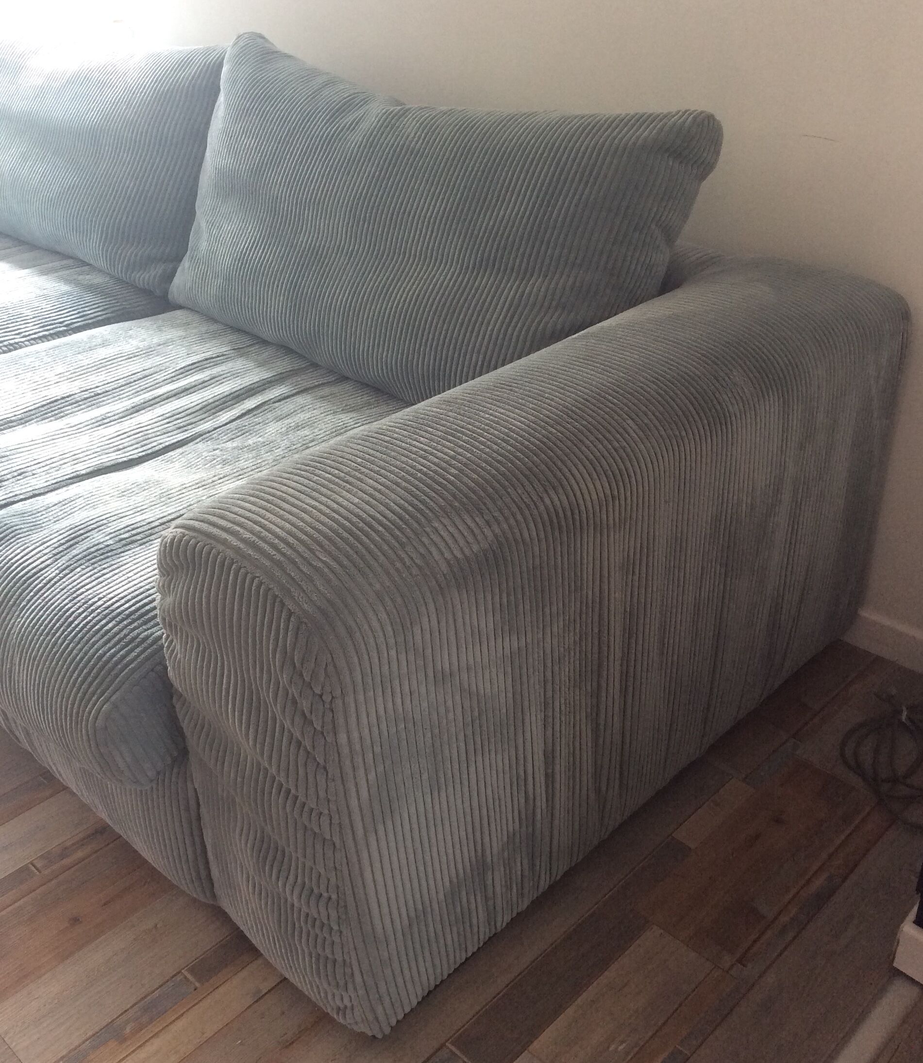 Sky blue ribbed 3-seater sofa