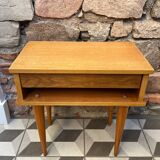 Spindle-legged bedside table from the 60s/70s.