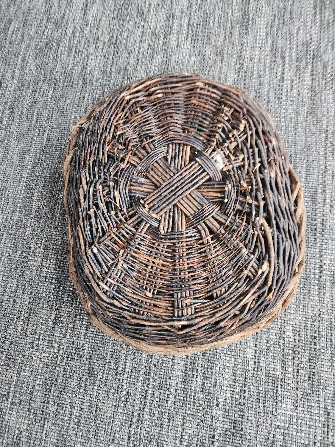 Oval wicker basket