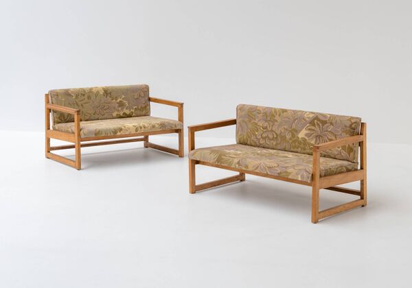 Canapés minimalistes espagnols des années 1960