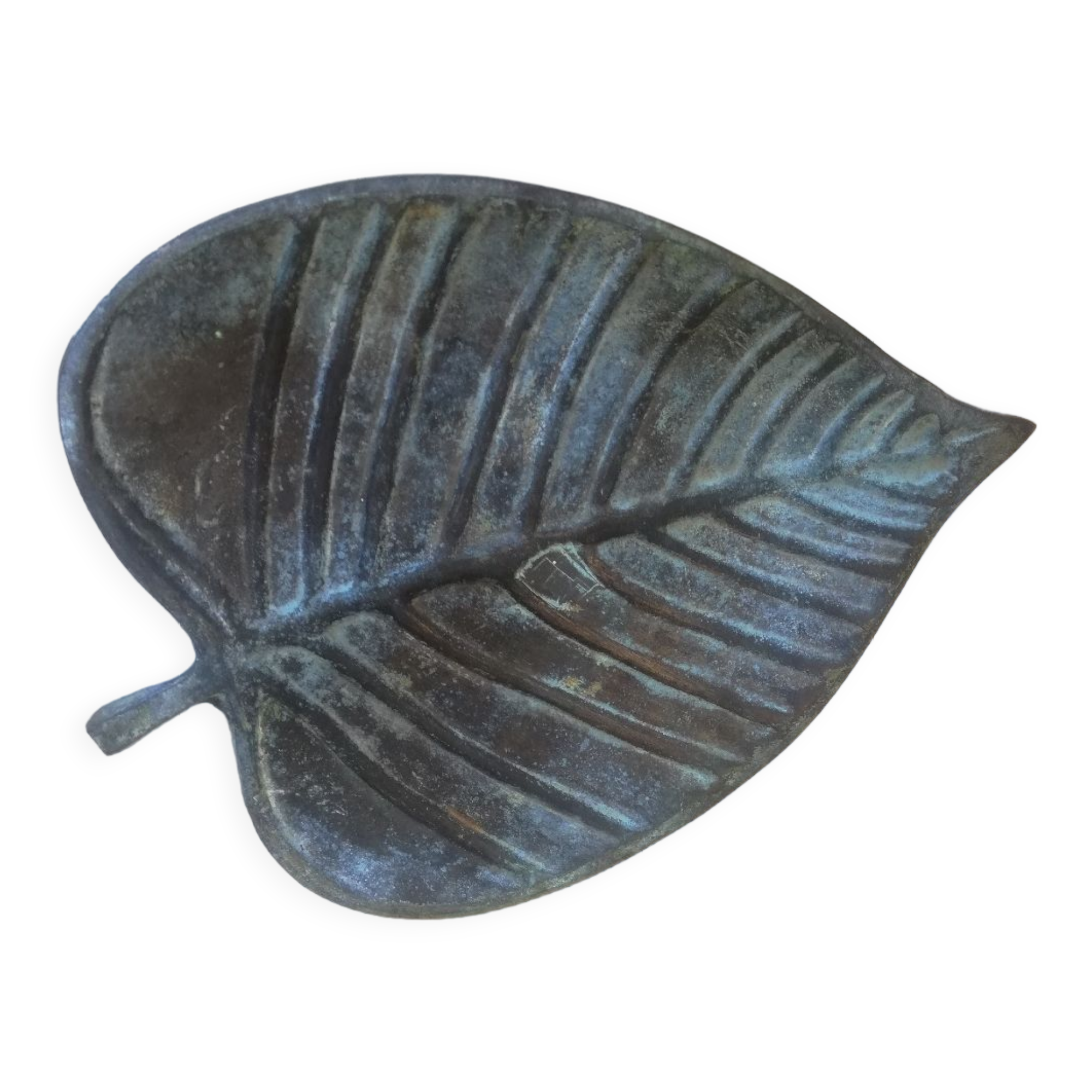 Greenish metal leaf pocket emptier