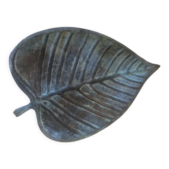 Greenish metal leaf pocket