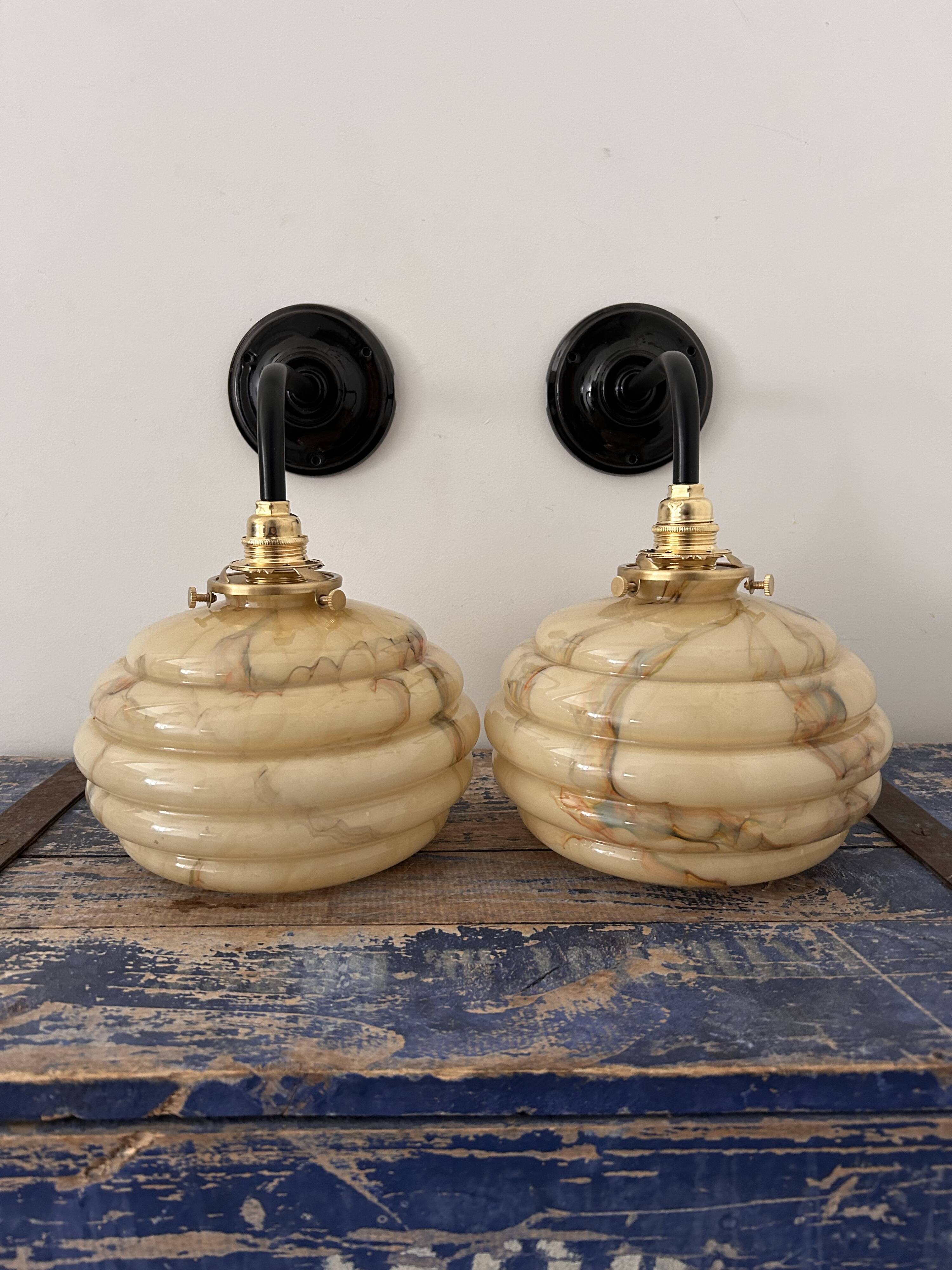 Pair of wall lights in marbled opaline