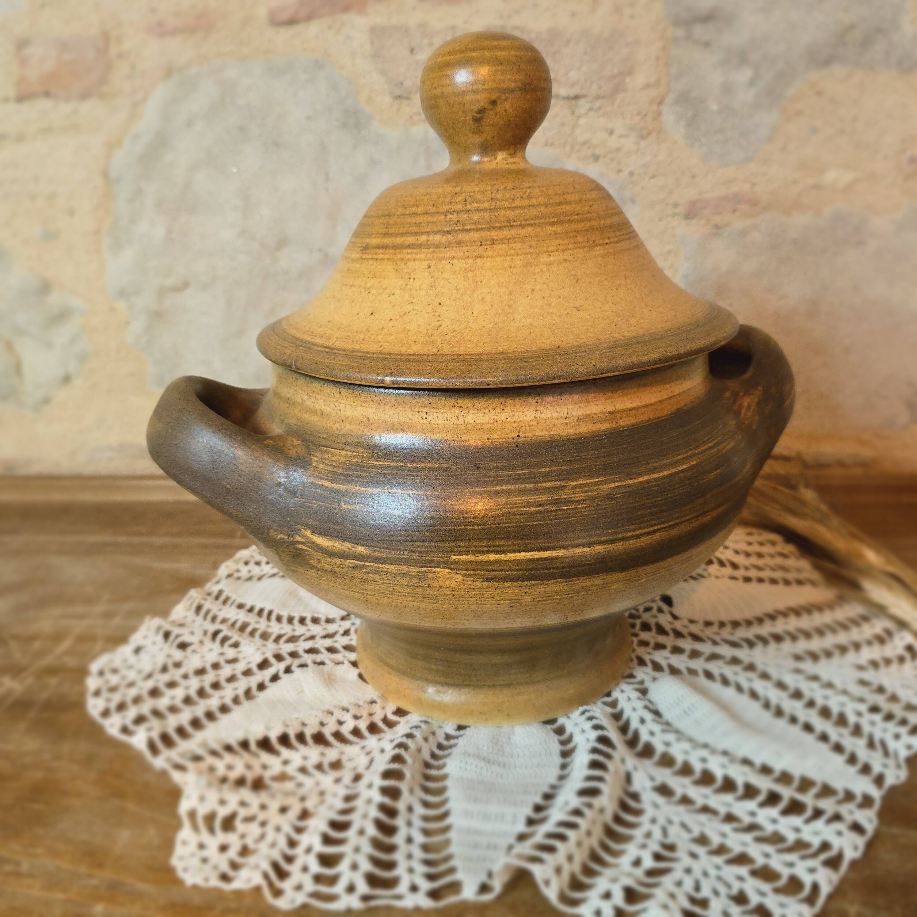 Large Longchamp vintage stoneware vegetable soup tureen