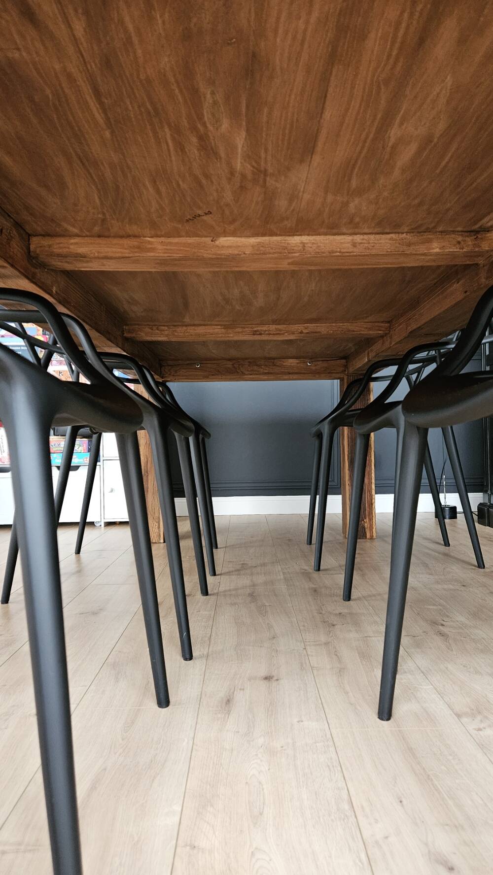 Table for 8/10 people, solid wood, interior's.