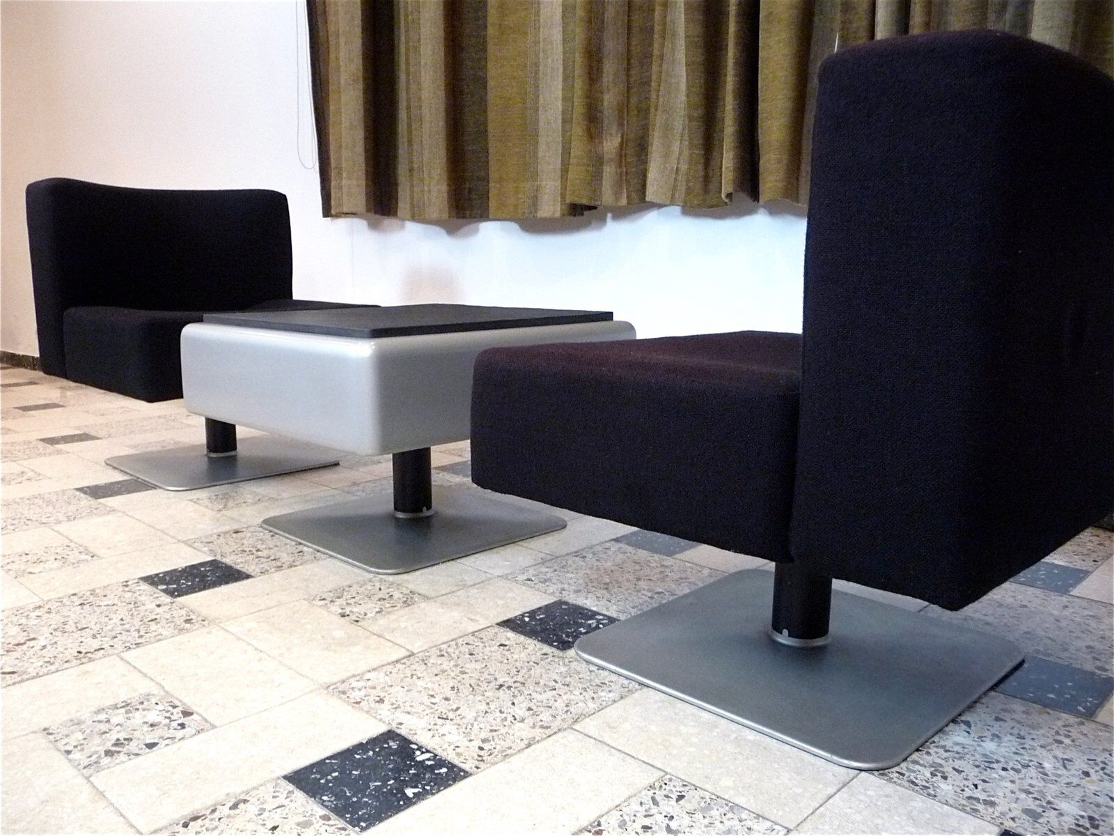 Chaises longues System 350 et table d'appoint par Herbert Hirche pour Mauser, 1974, ensemble de 3