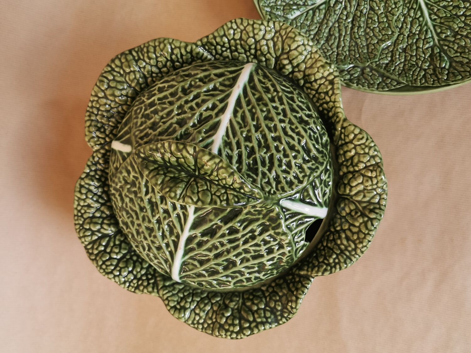 Soup-tureen cabbage ceramic and flat slip