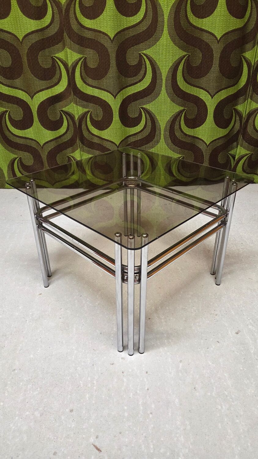 Table basse chrome verre fumé 1970"