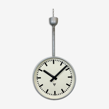 Horloge industrielle double face ou horloge d’usine de Pragotron, années 1960