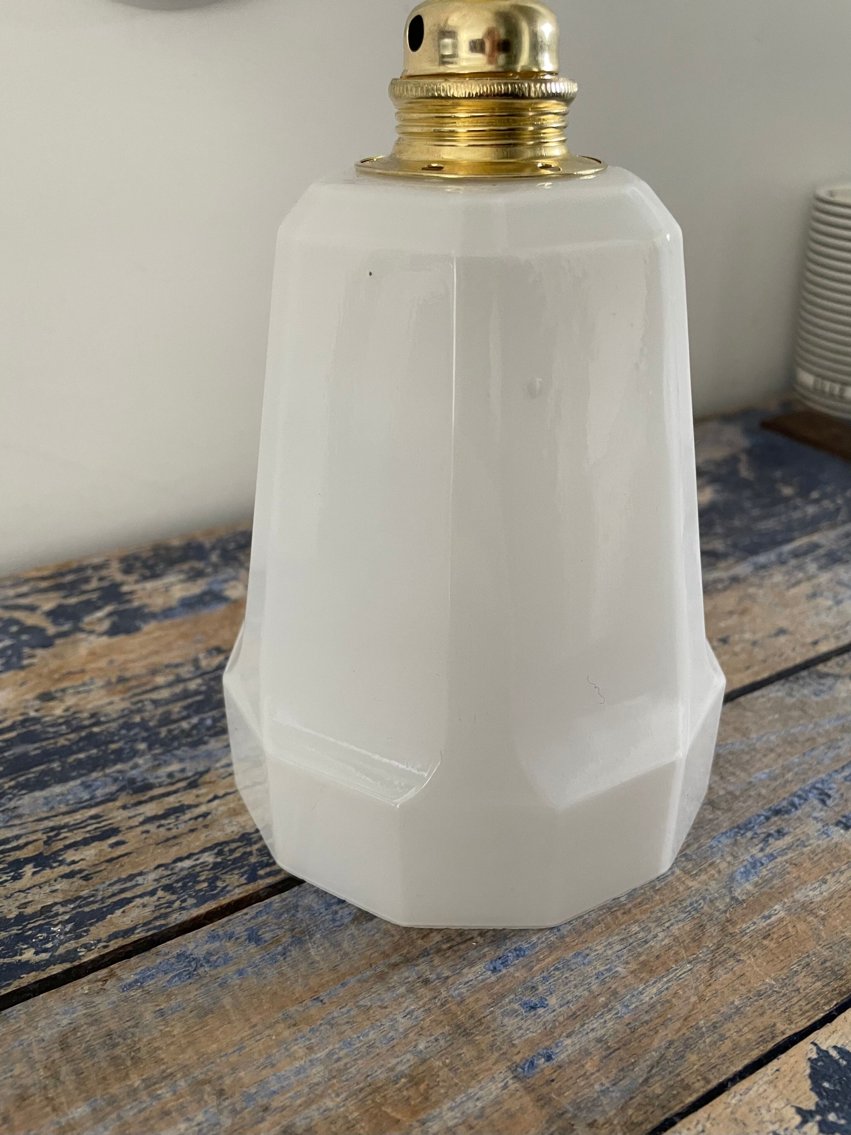 Wall lamp in white opaline and ceramic