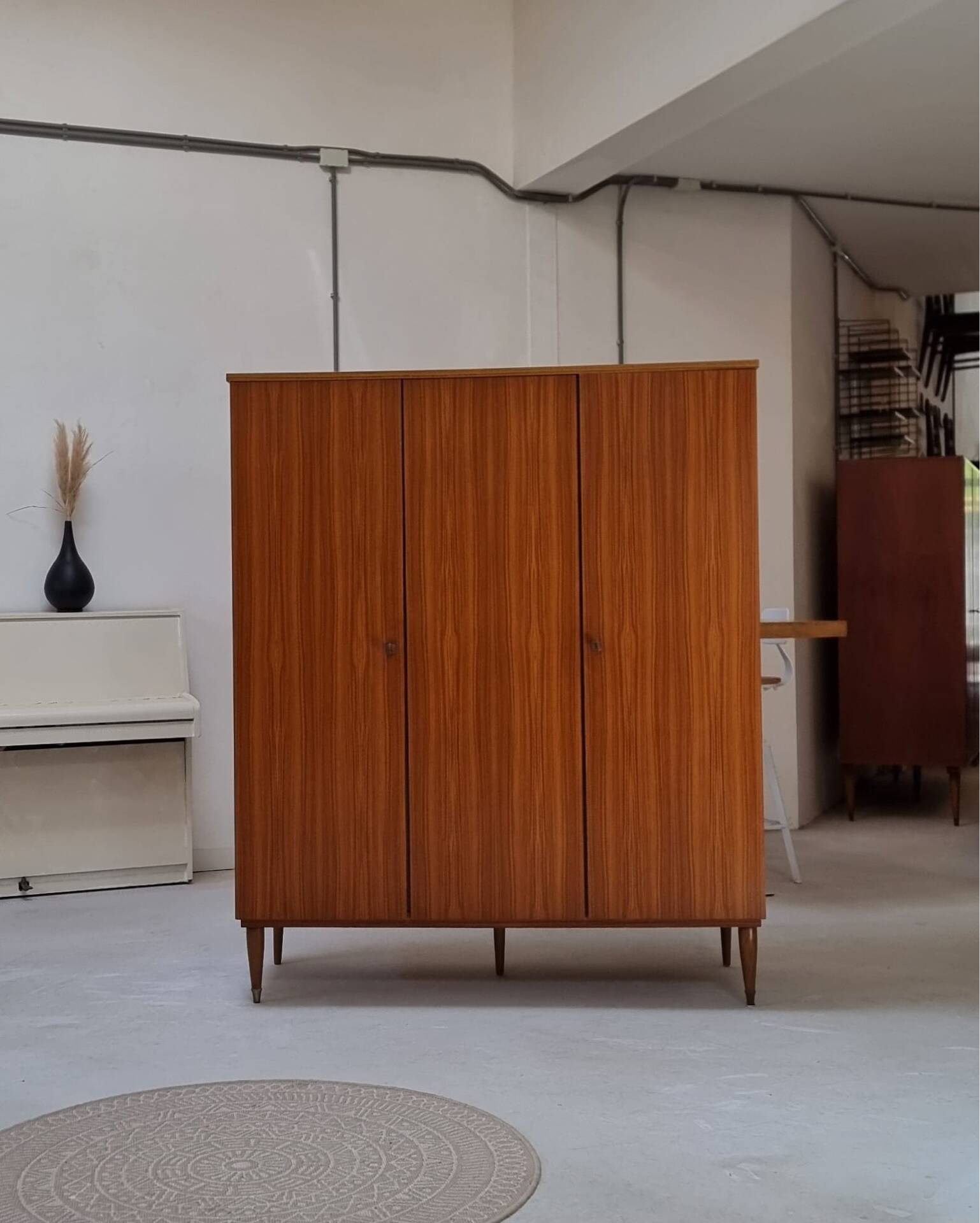 Armoire du milieu du siècle