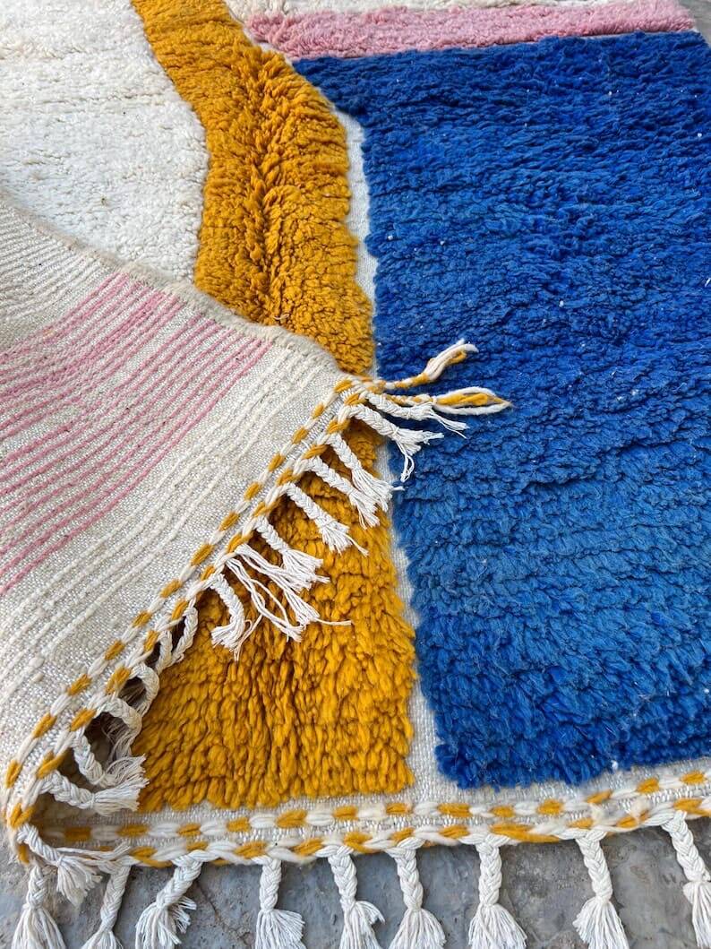 Traditional handmade Berber rug, size 150 x 250 cm